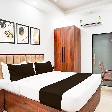 Super Collection O 63 A Noida Hotel Buitenkant foto