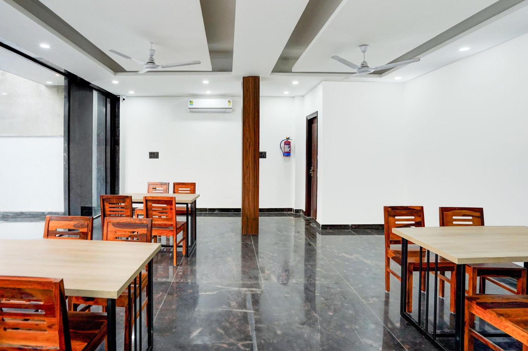 Super Collection O 63 A Noida Hotel Buitenkant foto