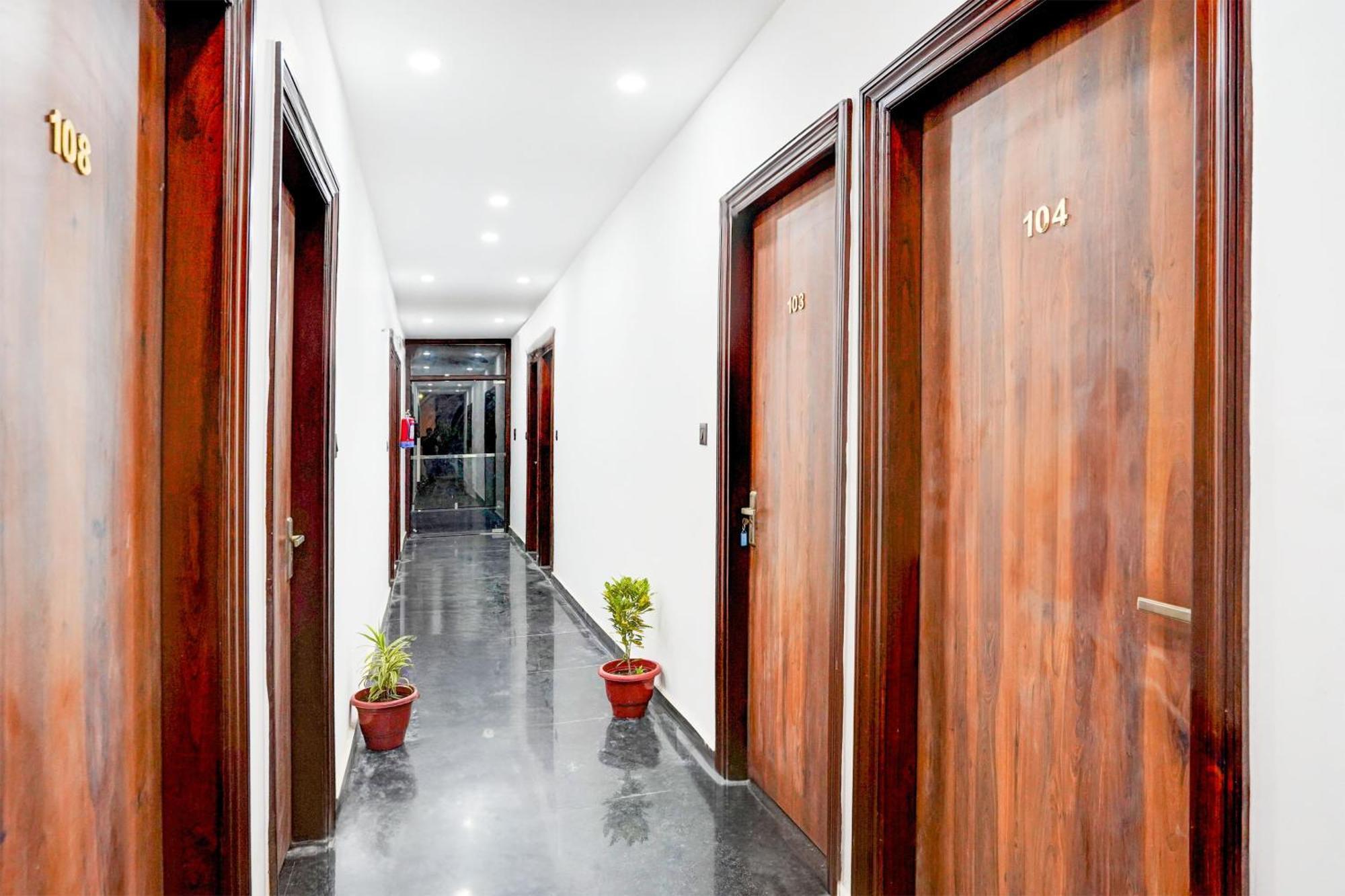 Super Collection O 63 A Noida Hotel Buitenkant foto